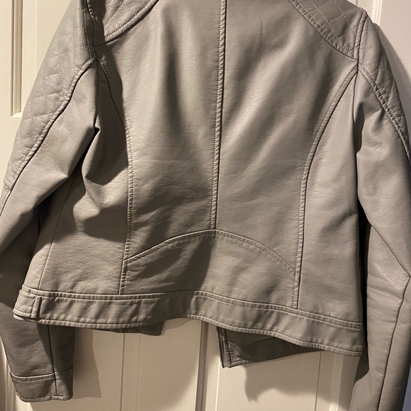 Jacket - Picture 5 of 9